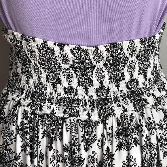 N.y.L.a Black Print on White Flowing Rayon Skirt - Picture 6 of 9